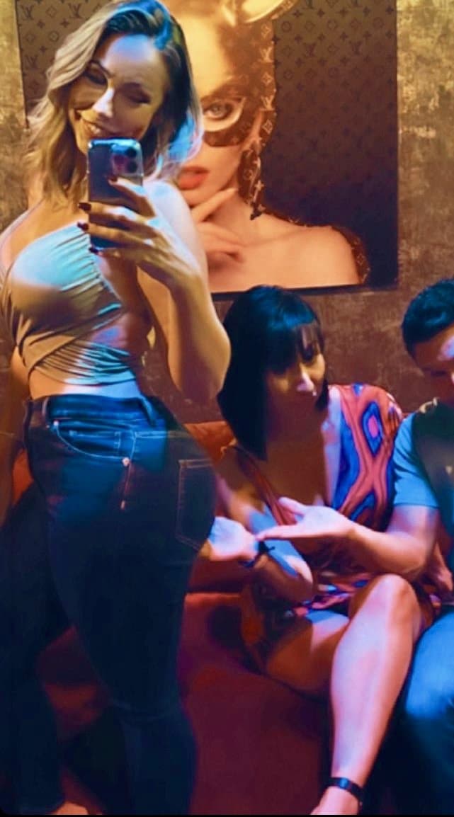 Click to view full size Texas TikTok milf Robyn Fields