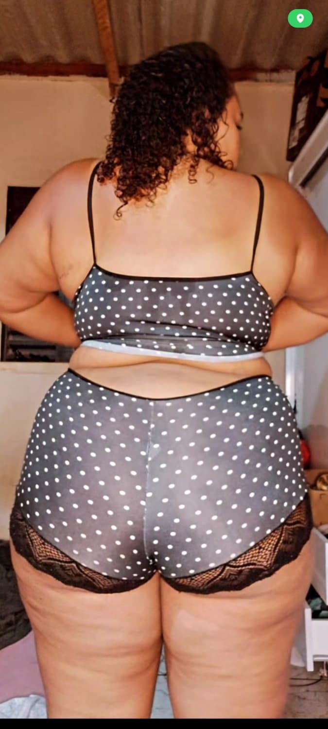 Click to view full size PEITUDA LEITEIRA bem cavalona, peituda de mais, aí deve gosta de da uma mamada na rola