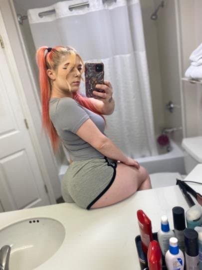 Click to view full size Karlie thick white redhead with the phat ass