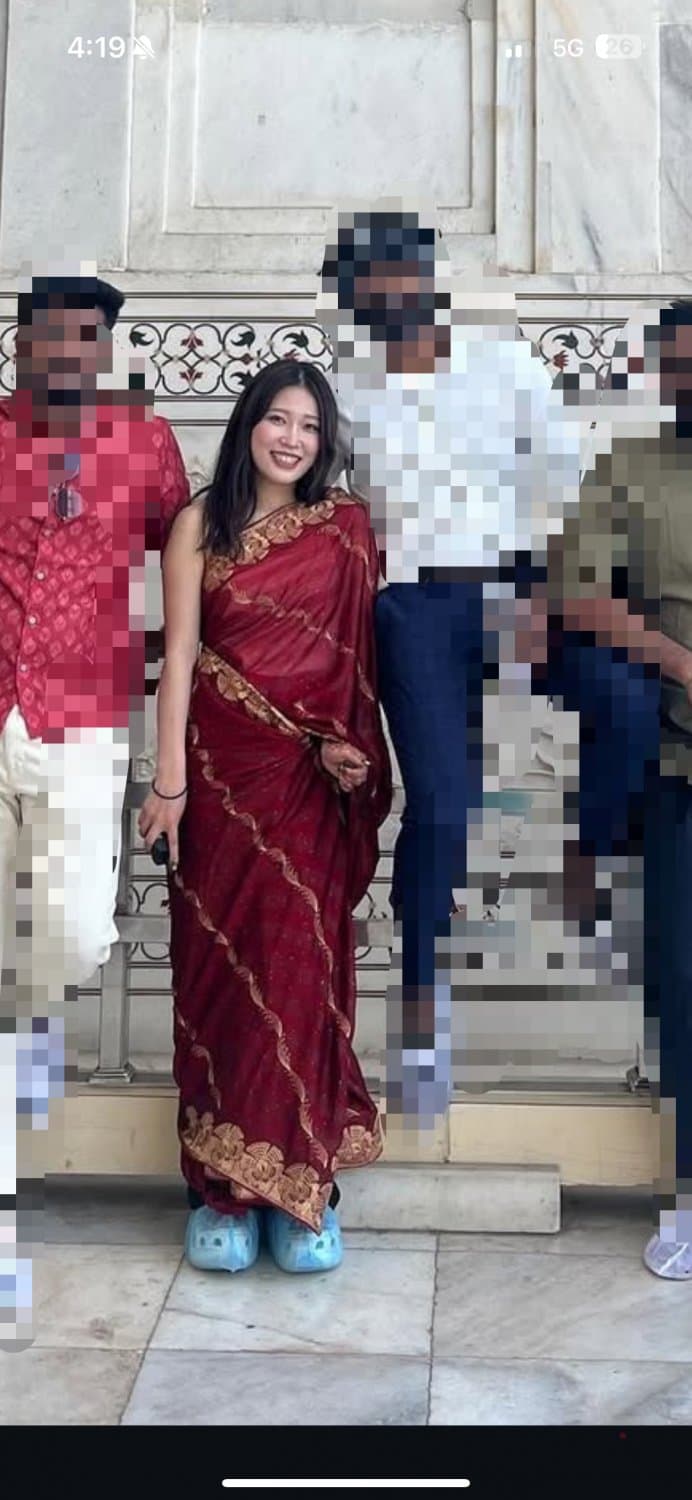 Click to view full size Japanese girl Loves a Indian Men shows feet and soles and cheats on bf in India