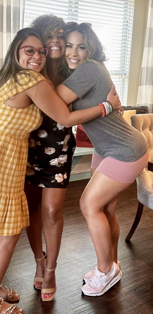 Click to view full size TikTok milf Robyn fields