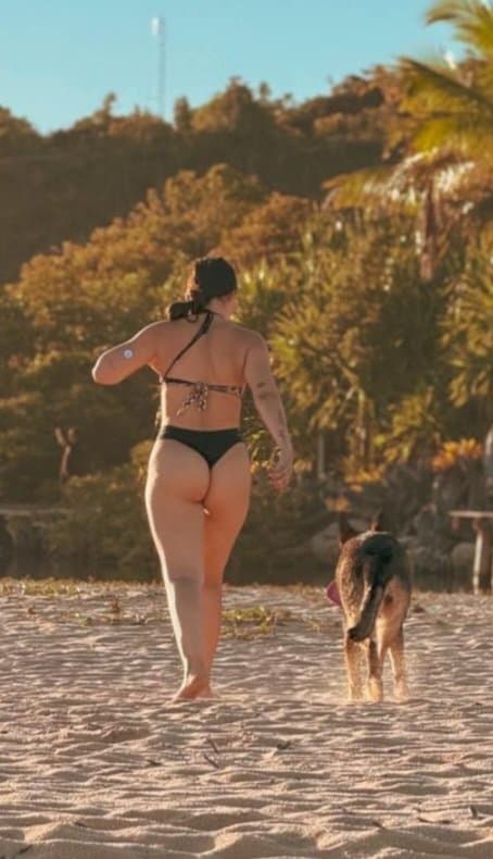 Click to view full size Mineira dos pezinhos lindos