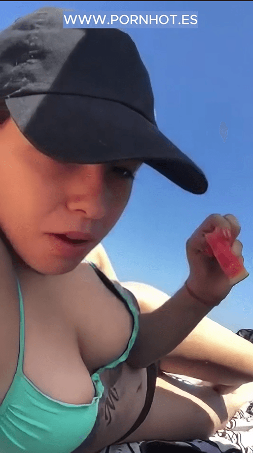 Click to view full size Parejita amateur en live de periscope en la playa nudista ?️