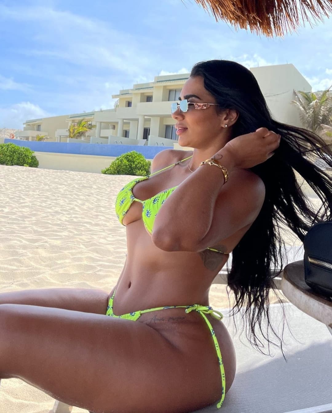 Click to view full size Daniela Cortes, colombiana re culona mama soltera.