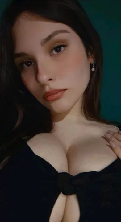 Click to view full size Sexy slut gigantic ass big tits - part 1