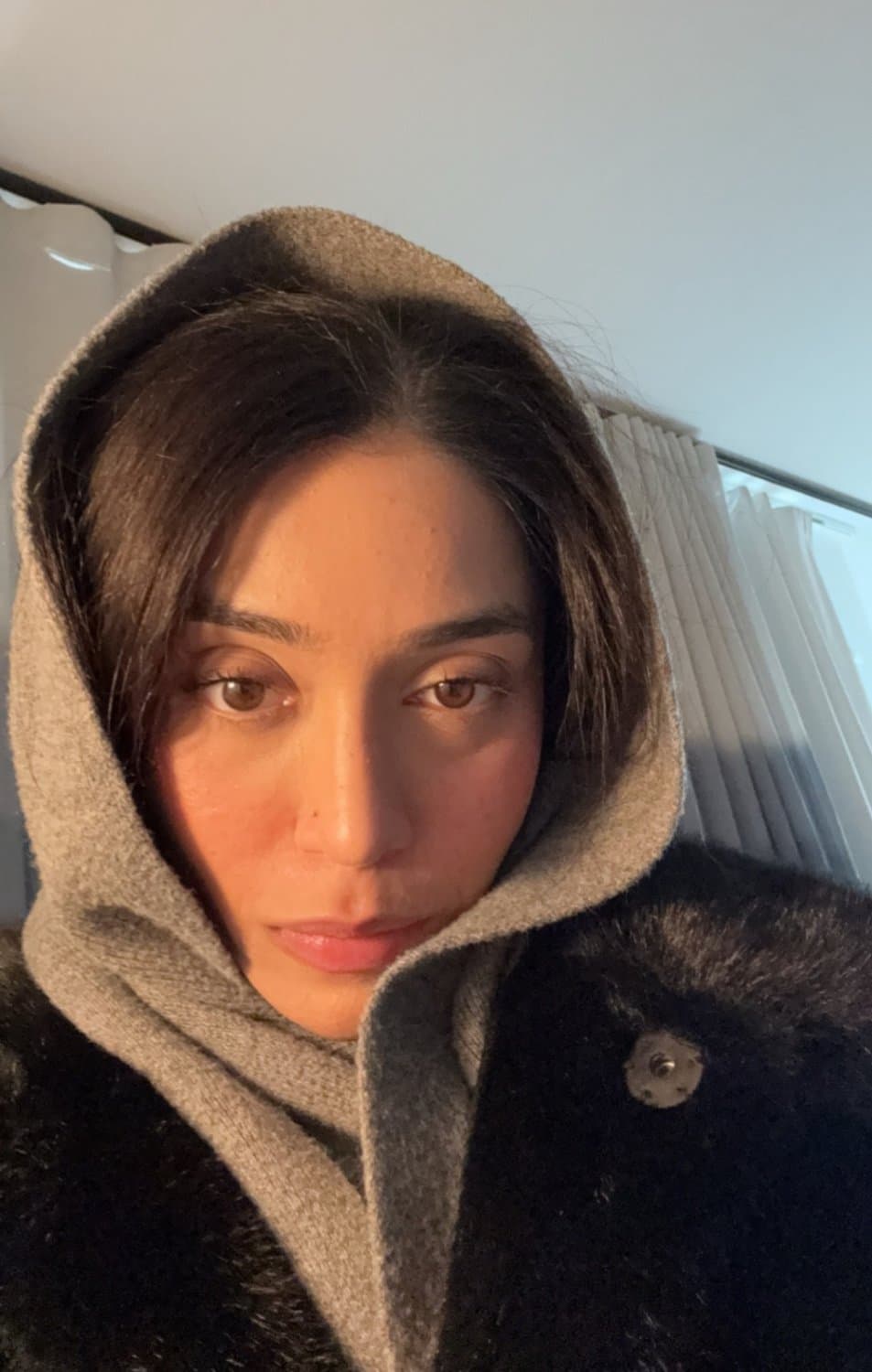 Click to view full size Cheating indian slut wife Nikita gets fucked in hard bwc friends home gym