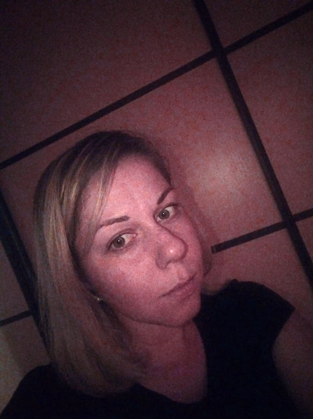 Click to view full size Very pretty woman - Anna