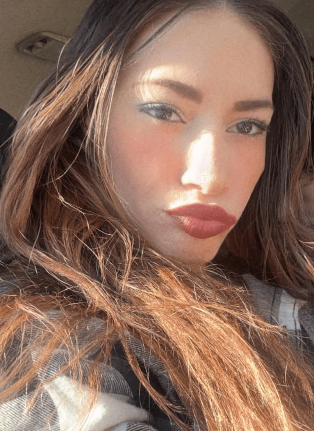 Click to view full size Hot girl aleigha Nice legs in shorts pretty face age 21