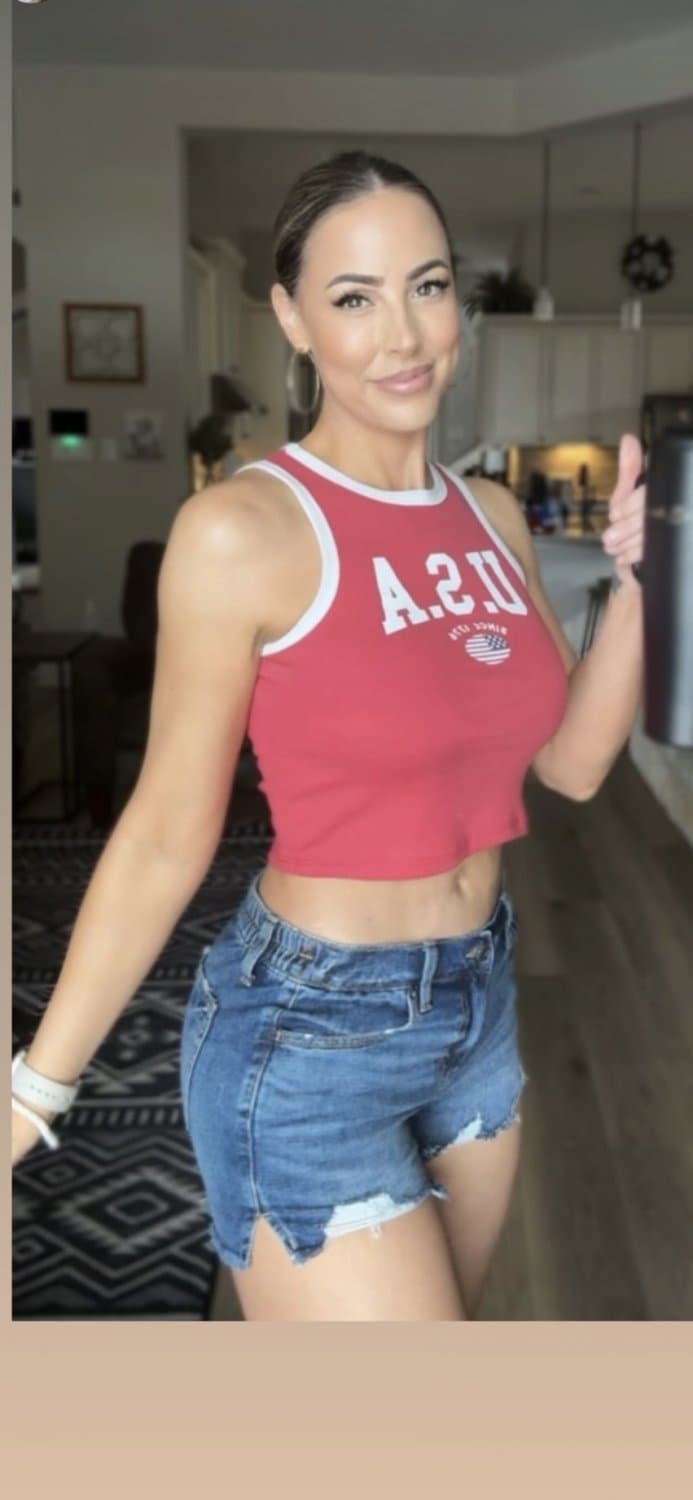 Click to view full size Slutty Texas hotwife Robyn Fields