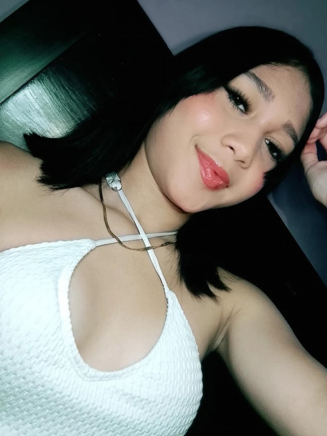 Click to view full size Amiga tiene unas tetas que se ven ricas y seguro la tiene rosadita