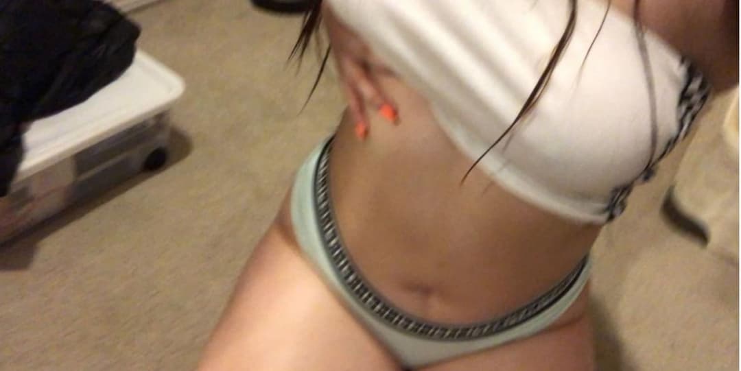 Click to view full size Vazou novinha postou tudo no close e vazou