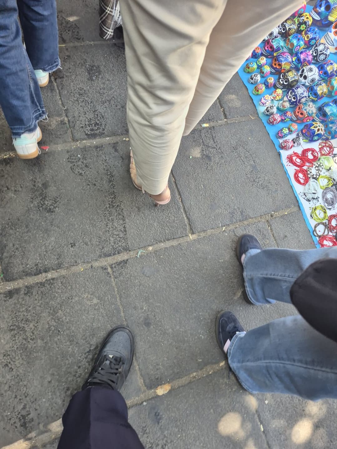 Click to view full size Ricos pies en la calle, strip y de mas