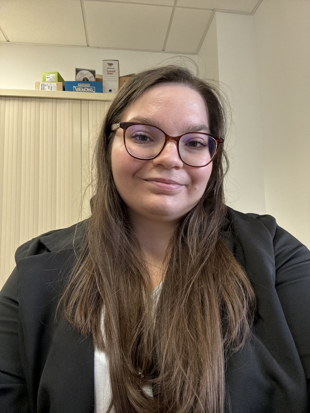 Click to view full size Lyzon Buro grosse putain à baiser de force