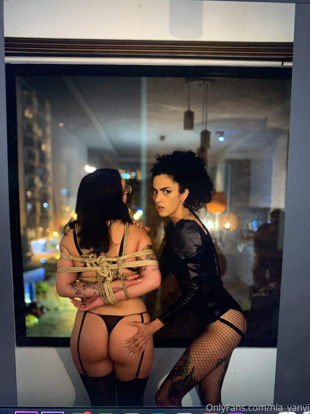 Click to view full size Nia Yanyi y Paola Heart