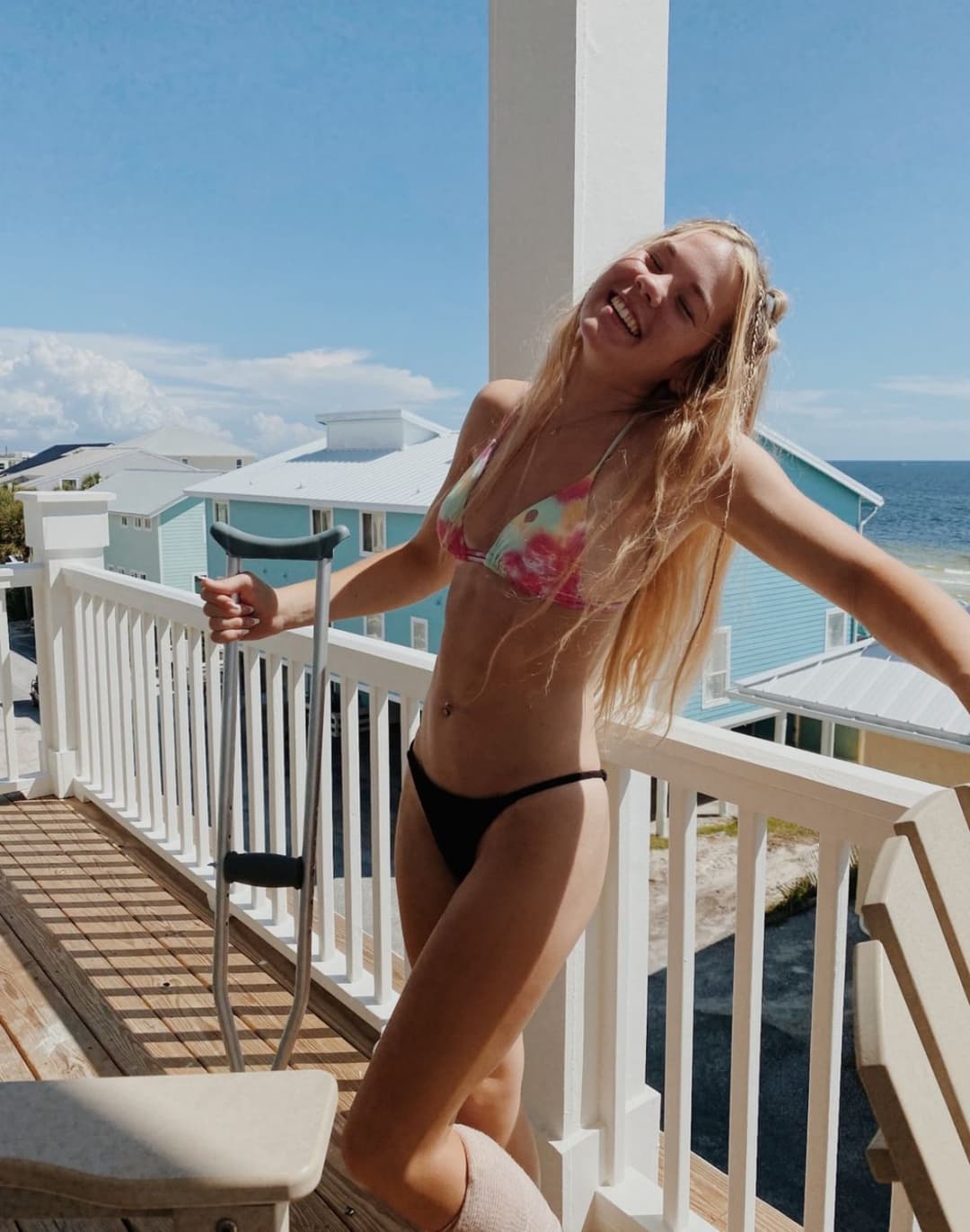 Click to view full size ripped alabama sorority slut has nude photo shoot