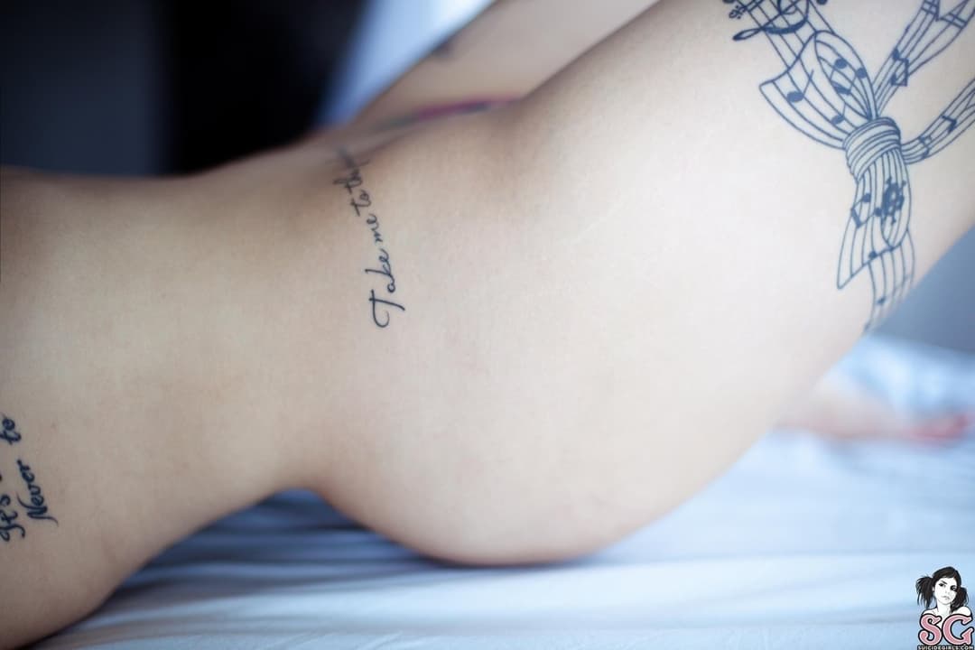 Click to view full size J33h G0d35s - Pleasure to Kill (Ago 19, 2015)