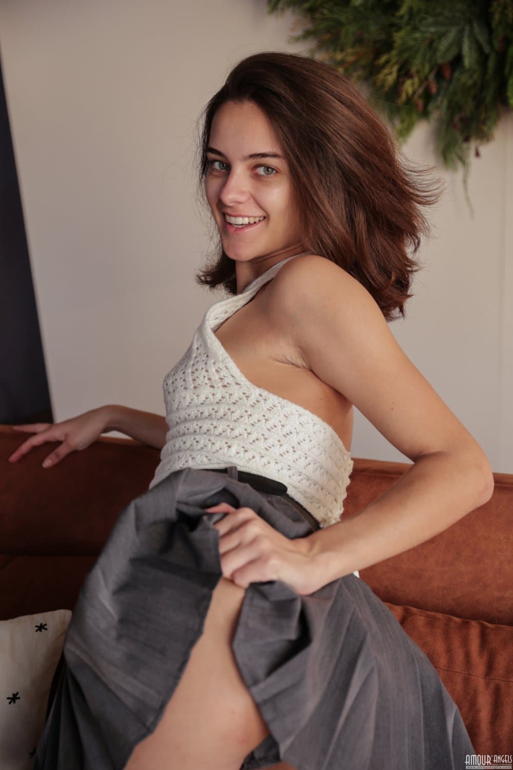 Click to view full size Slava - Presenting (Amour Angels full)