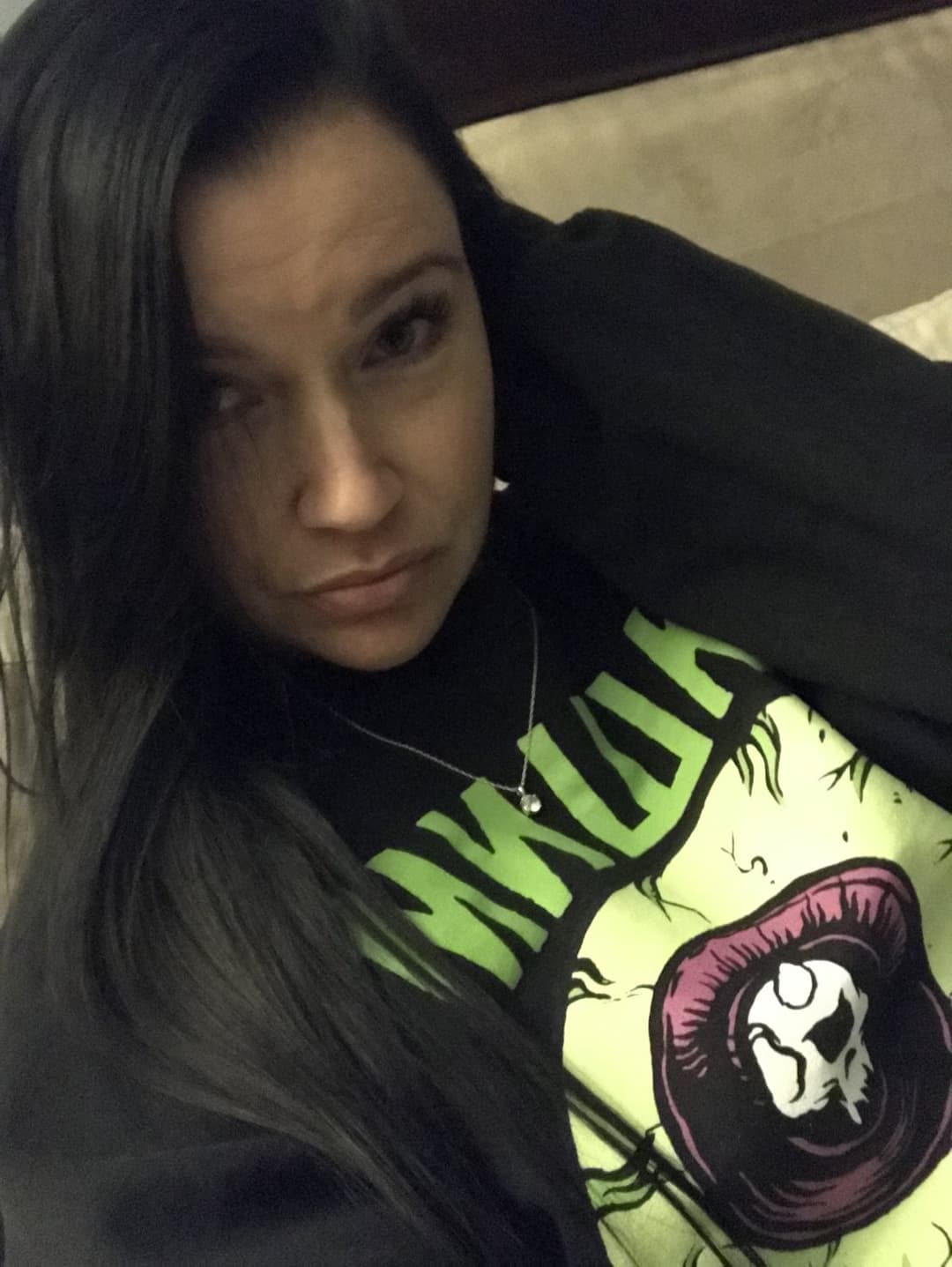 Click to view full size Michigan Slut Alana loves hung older men vacationing in Clearwater Sept looking now kik rentMYW1fe