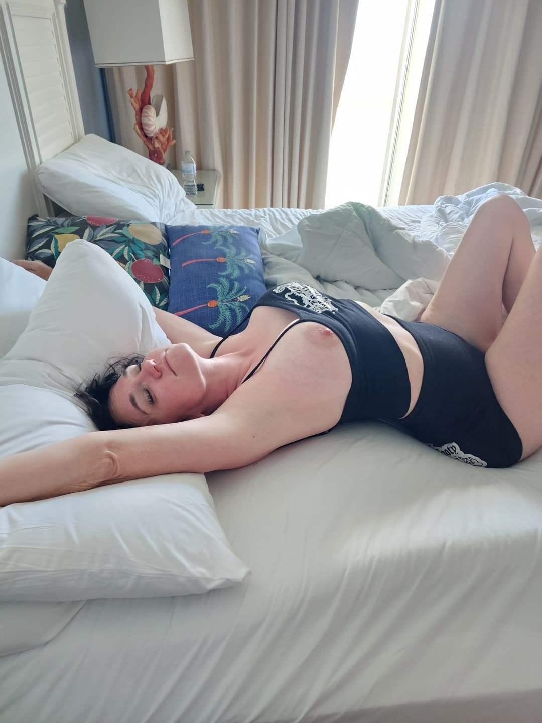 Click to view full size Fay the Red peituda maravilhosa