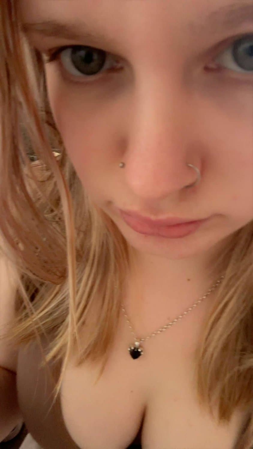 Click to view full size New Zealand slut Anna