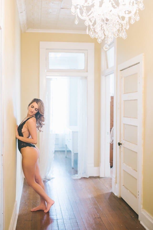 Click to view full size Thick booty blonde black boudoir