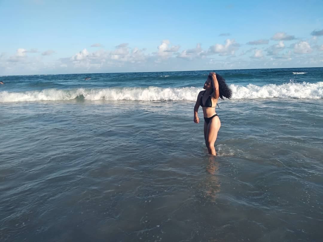 Click to view full size Minha nova deusa dona de casa já mim fez gozar muito