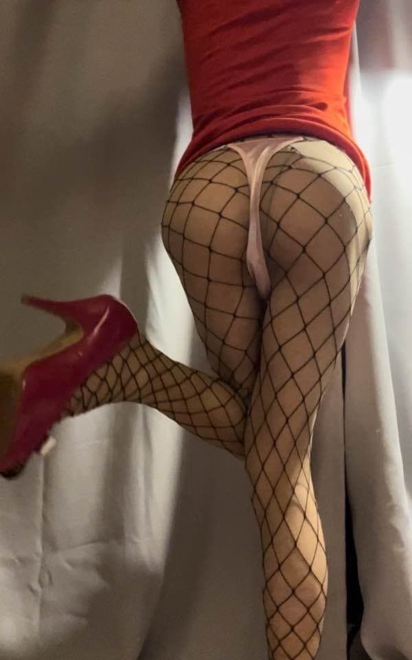 Click to view full size New scottish sissy Jess is only 22 and knows shes a sissy slut