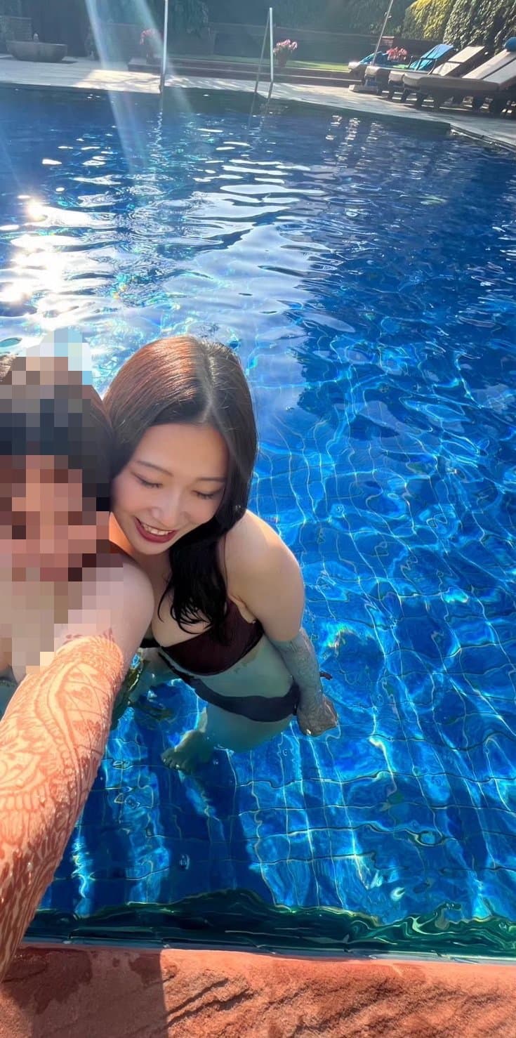 Click to view full size Japanese girl Loves a Indian Men shows feet and soles and cheats on bf in India