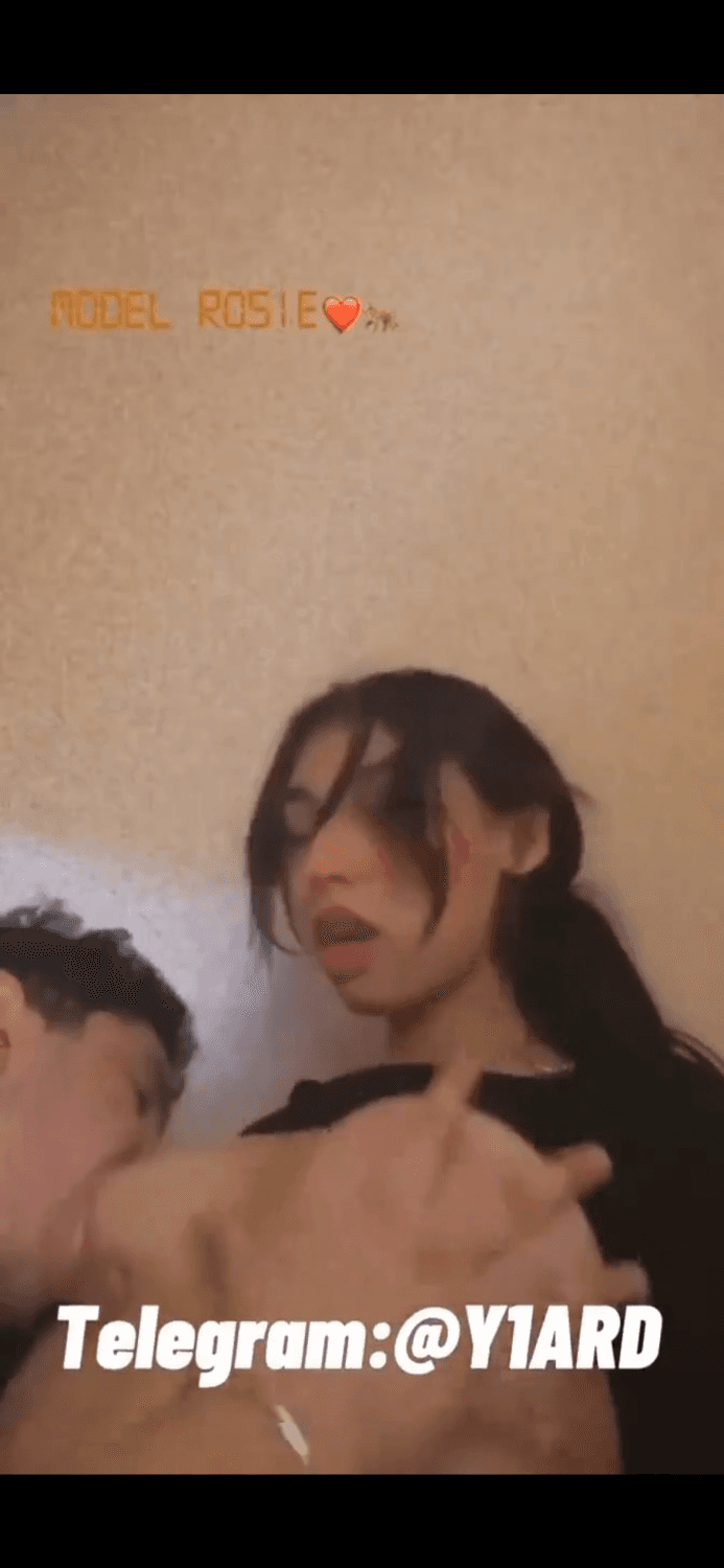 Click to view full size Young Arab couple leaked on Snapchat