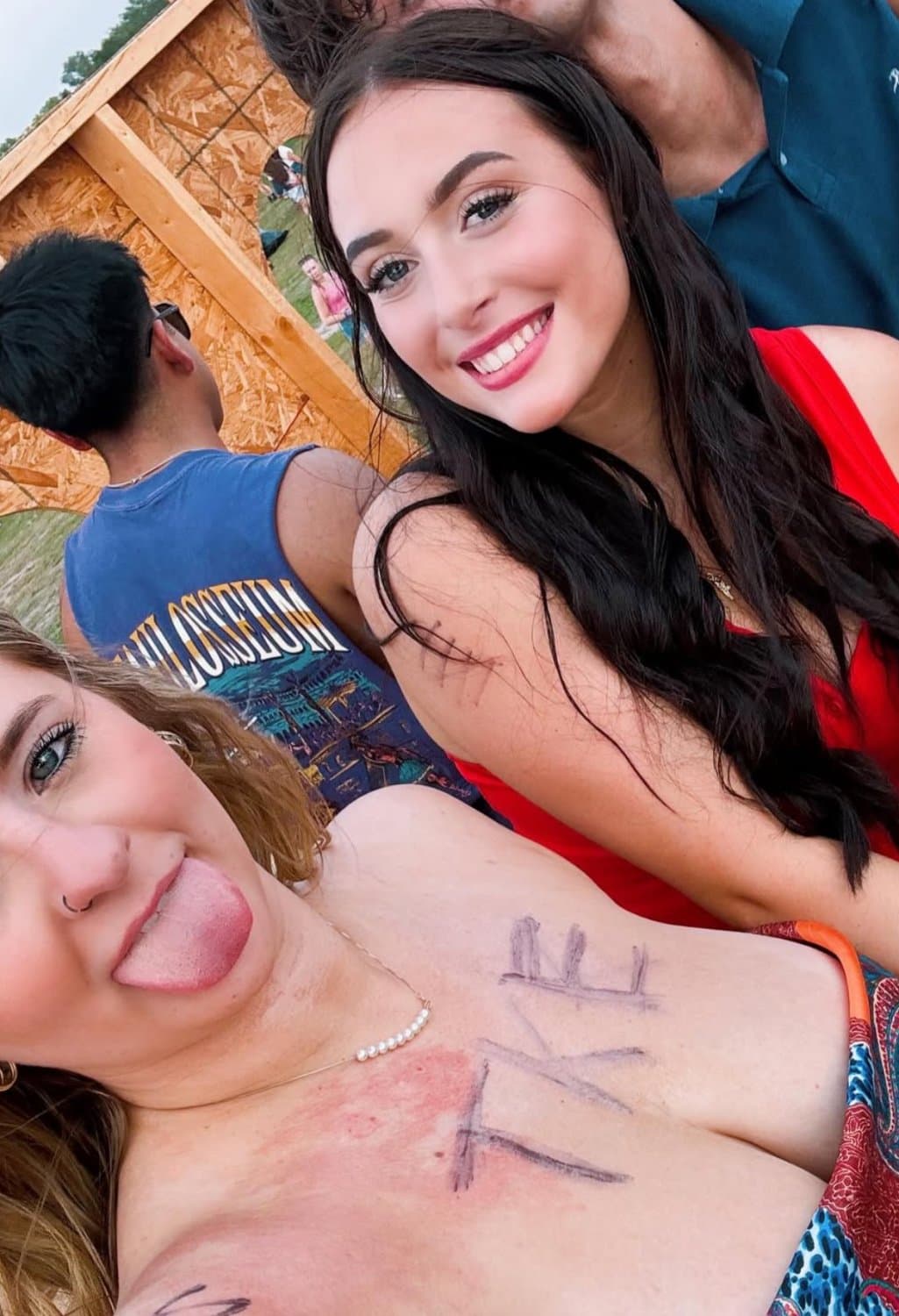 Click to view full size Ryleigh learning how to be a webslut