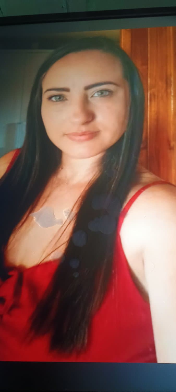 Click to view full size Meu alvo da vez esta me matando de tezão, tem cara de puta, vou leitar diariamente na cara dela