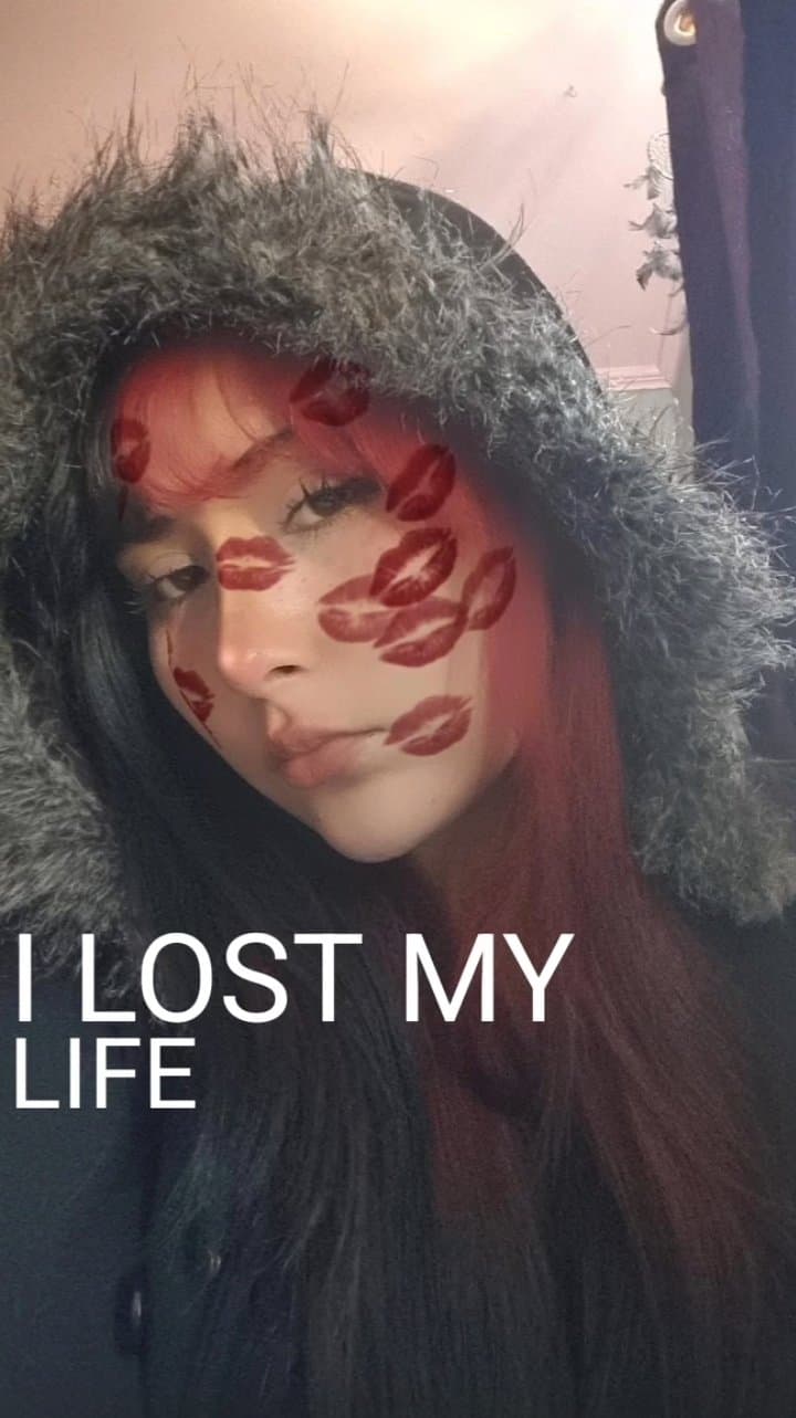 Click to view full size Alguien tiene algo? O la conoce? Tiene los medios cachetes