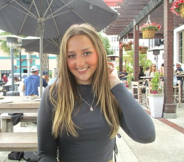 Click to view full size Sexy bubble butt teen Calista