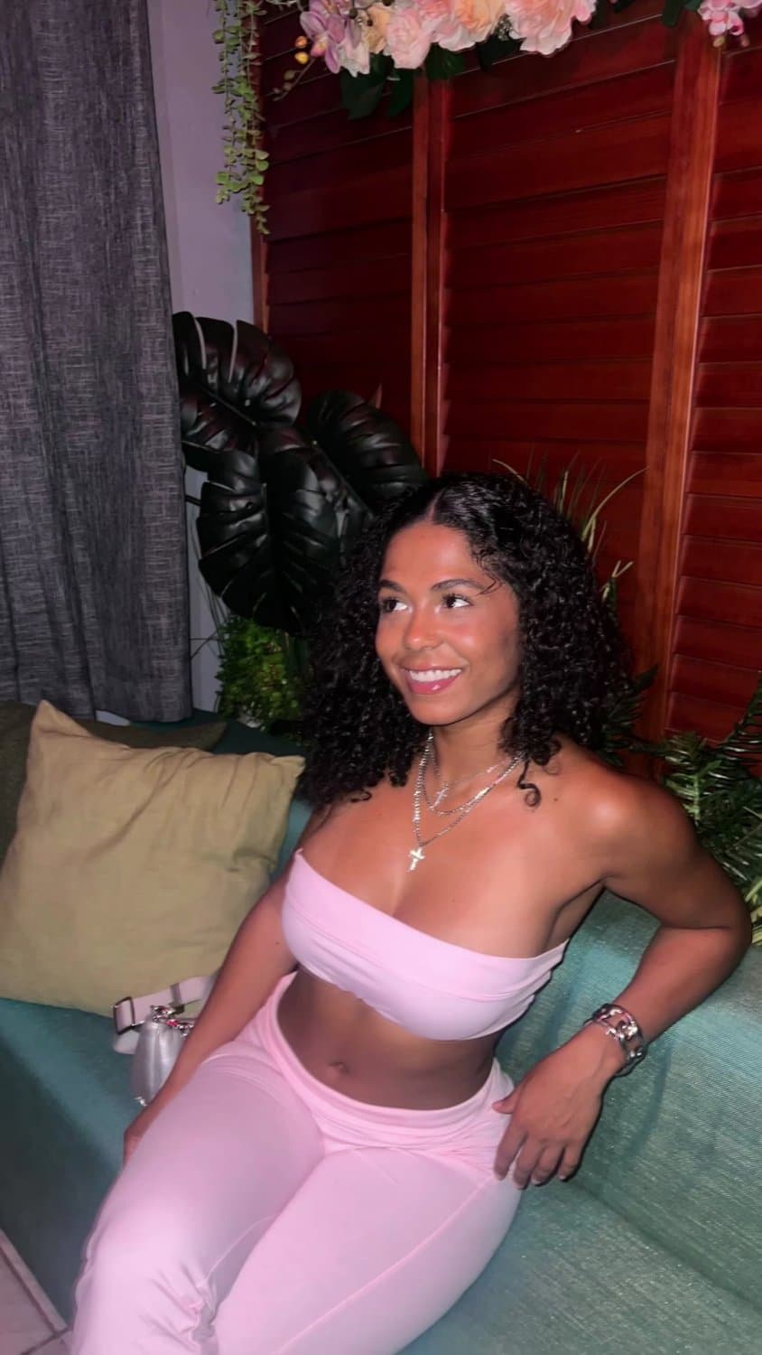 Click to view full size Repost her. Trib her in all ways. (Arriana Paola)