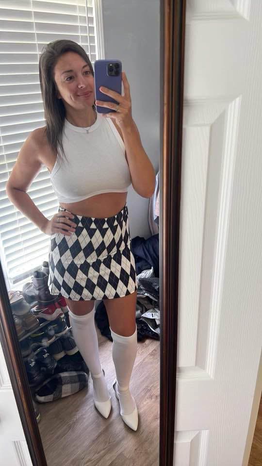 Click to view full size Southern Slutty Well-Worn Milf Hotwife Shown Off pt2, DM or Kik Newacc88