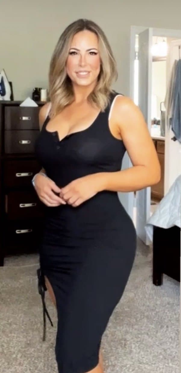 Click to view full size Texas TikTok milf Robyn fields