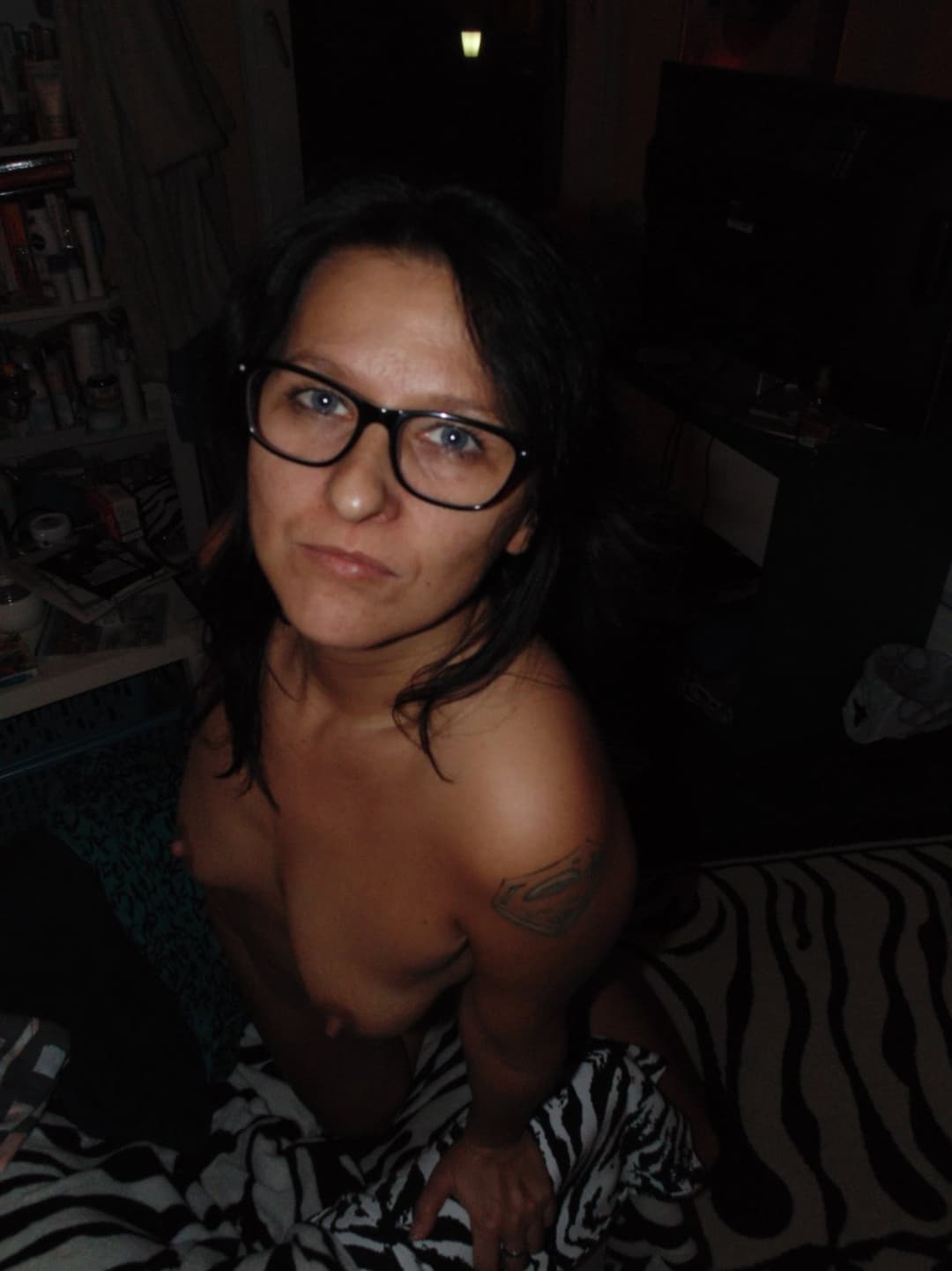 Click to view full size Hier sehr Ihr Victoria die Dorfschlampe, die wirklich jedem Ihre scheide zeigt. z wichsen weltweit