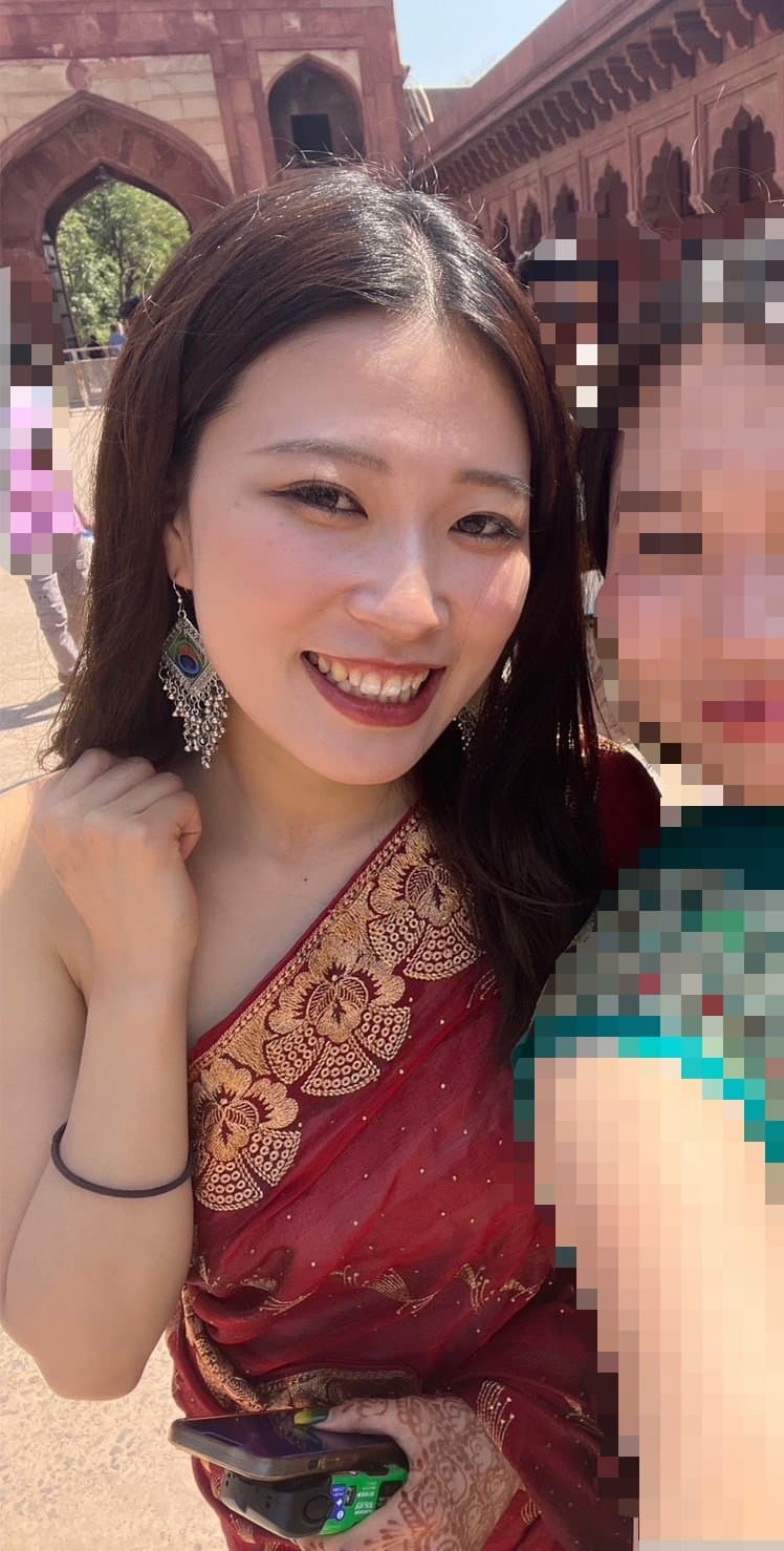 Click to view full size Japanese girl Loves a Indian Men shows feet and soles and cheats on bf in India