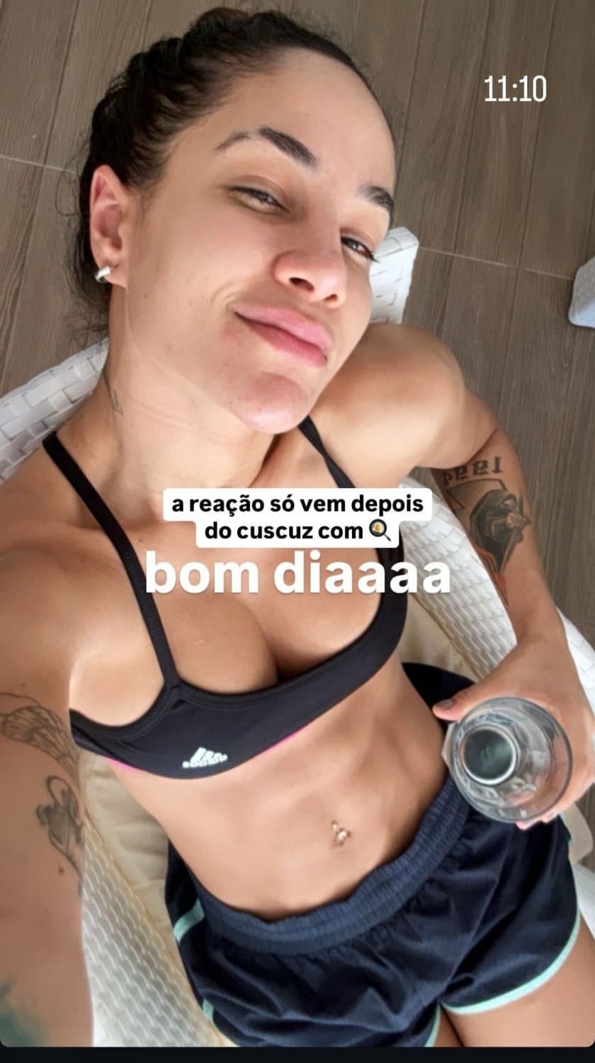 Click to view full size Cantora Michele Andrade gostosa