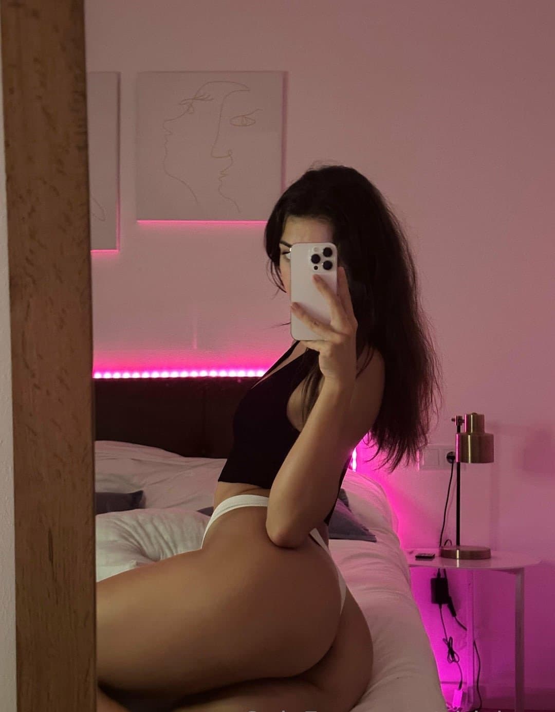 Click to view full size One of a kind amateur skinny bikini & bodysuit teen homade selfies