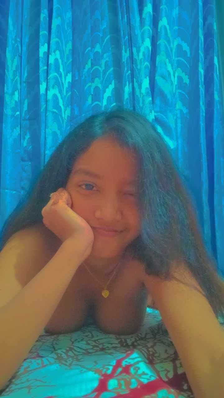 Click to view full size Cute shy Indian girlfriend