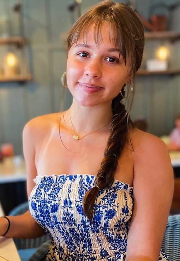 Click to view full size Young Teen Cheerleader Lets Older Men Creampie Her Tight Pussy ???