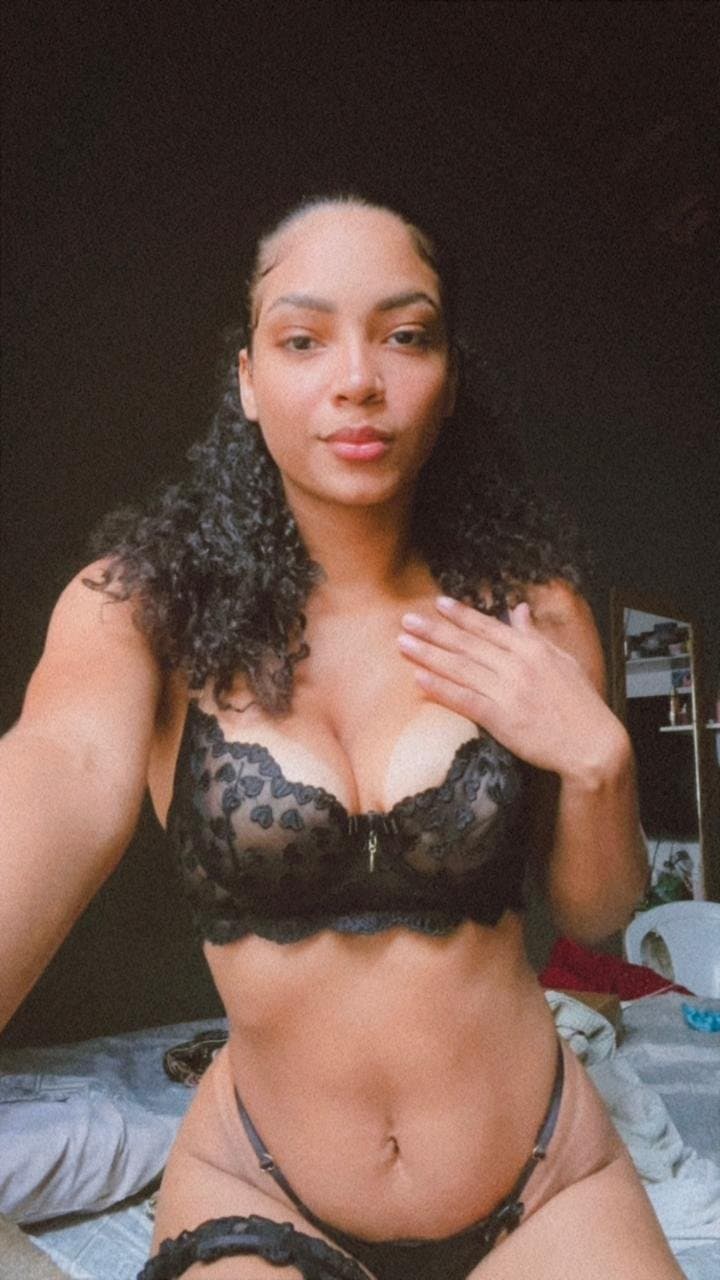 Click to view full size Vazando essa puta para todos ver o quanto ela é vagabunda