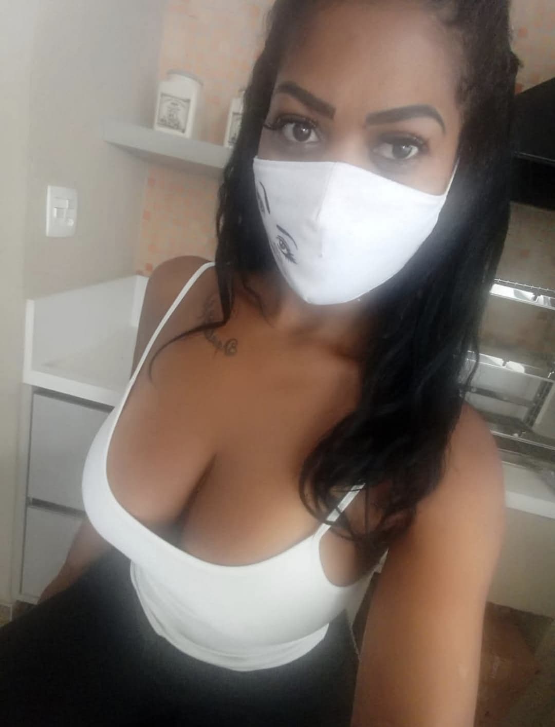 Click to view full size Coroa negra peituda gostosa e safada caiu na net se exibindo| Milf black tits