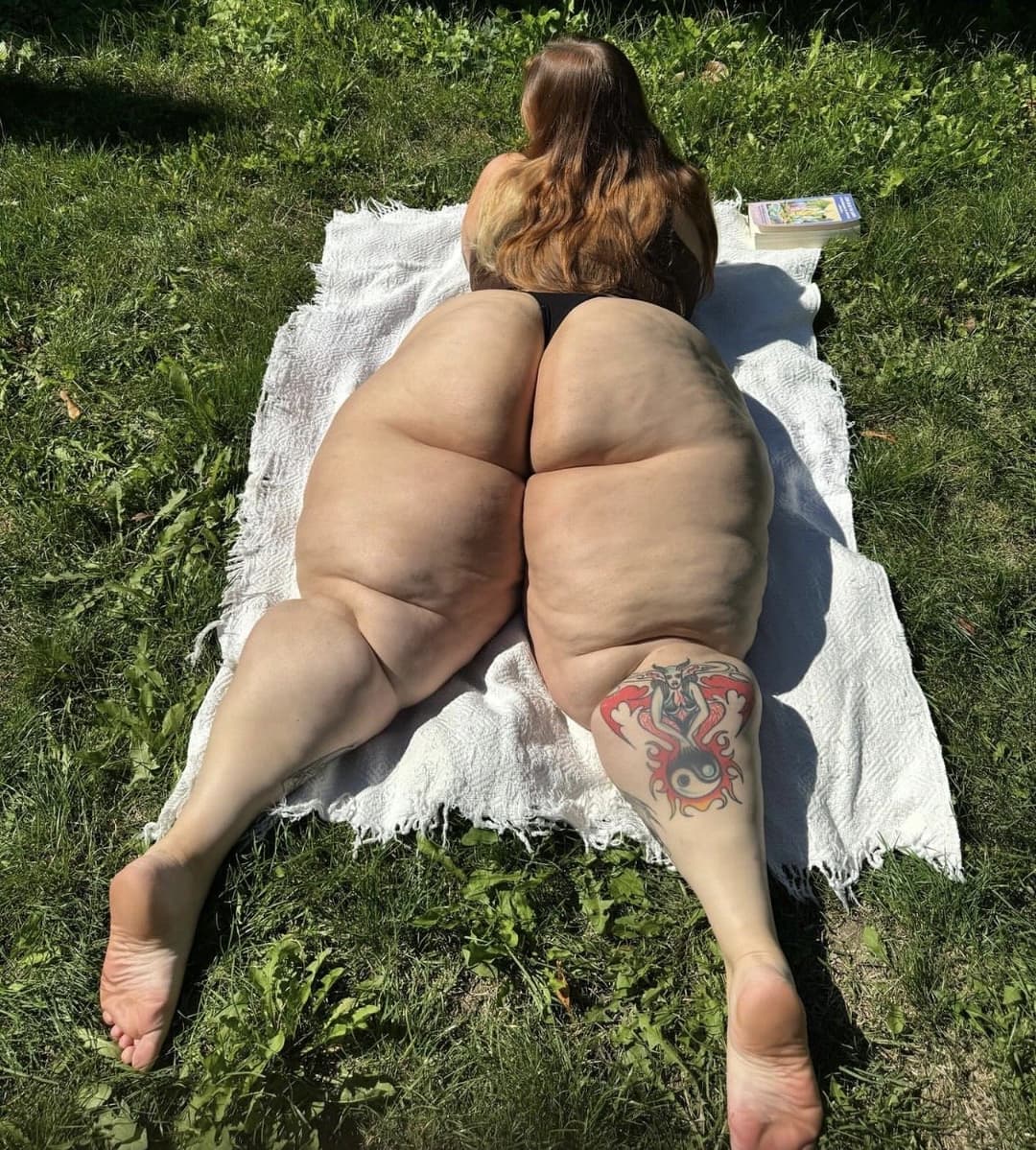 Click to view full size Phat ass white goon meat Bbw