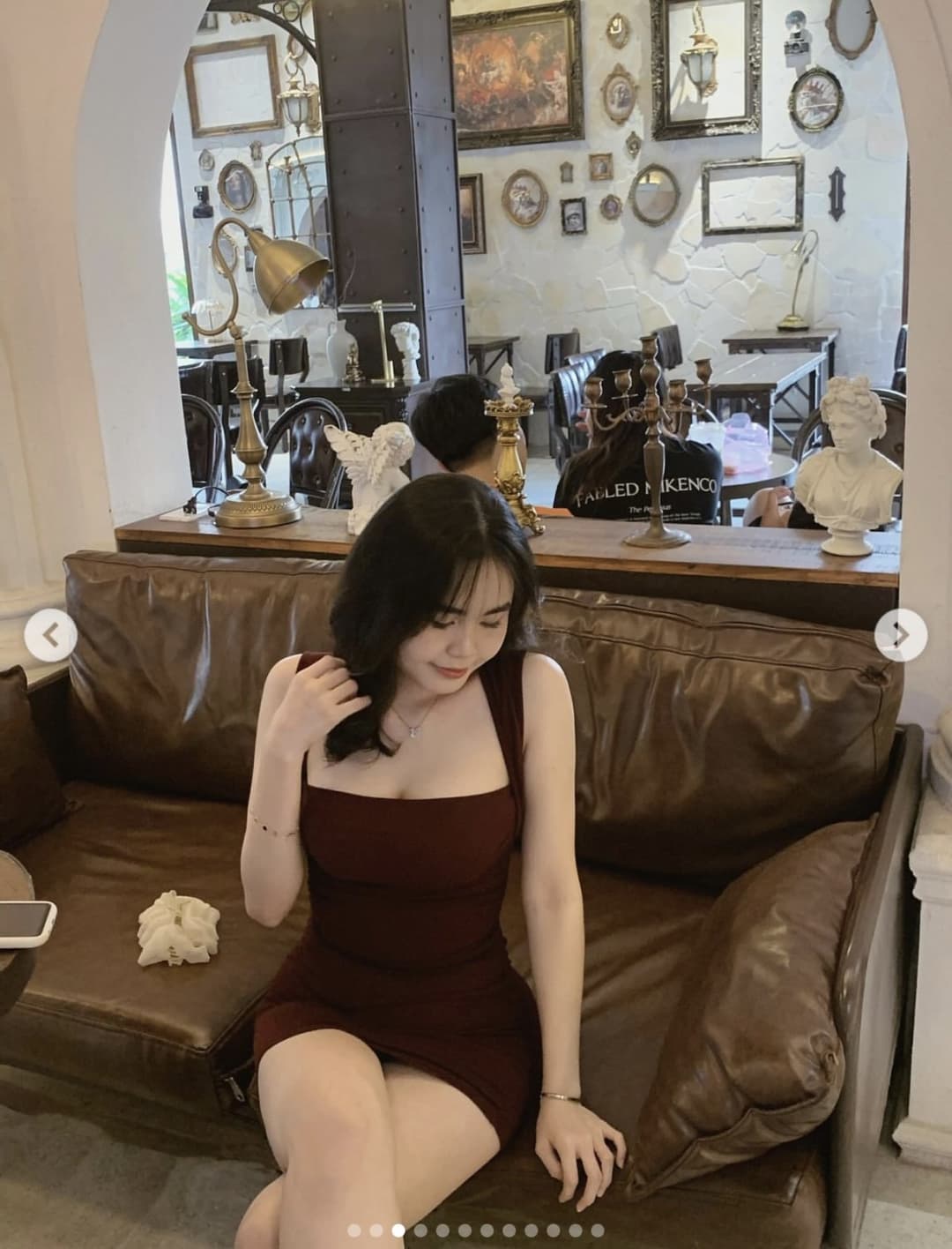 Click to view full size Chiều ae hết mik luôn lên ae 1 con bạn thân cực dâm,vì con này chuyên xem hentai ở nhà