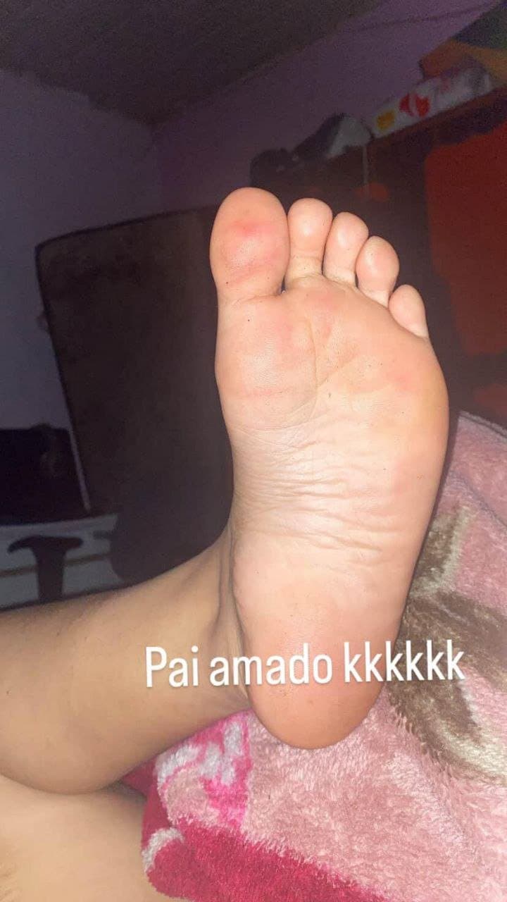 Click to view full size The Face, The Feet #1