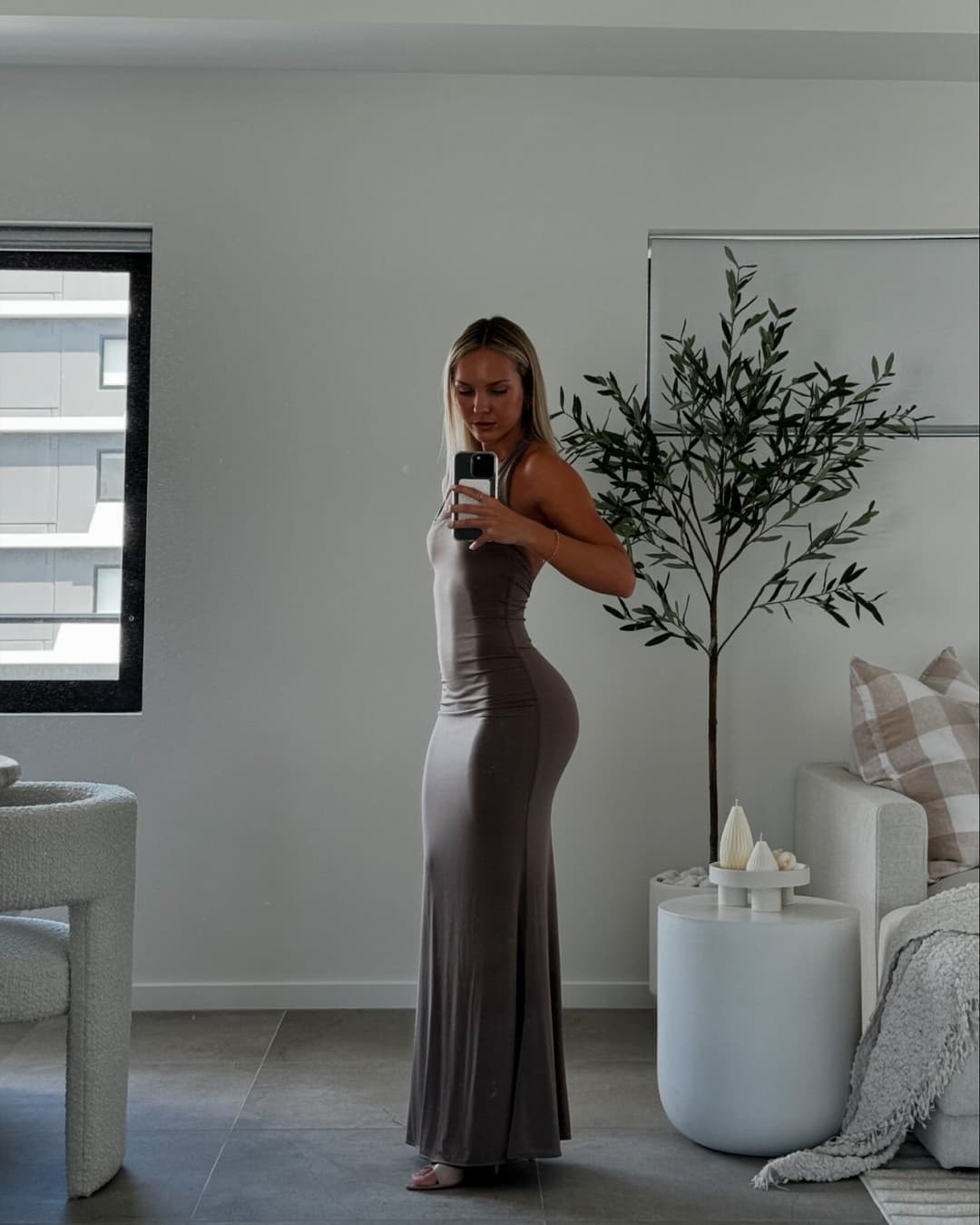 Click to view full size Super tight gym babe with bubble butt