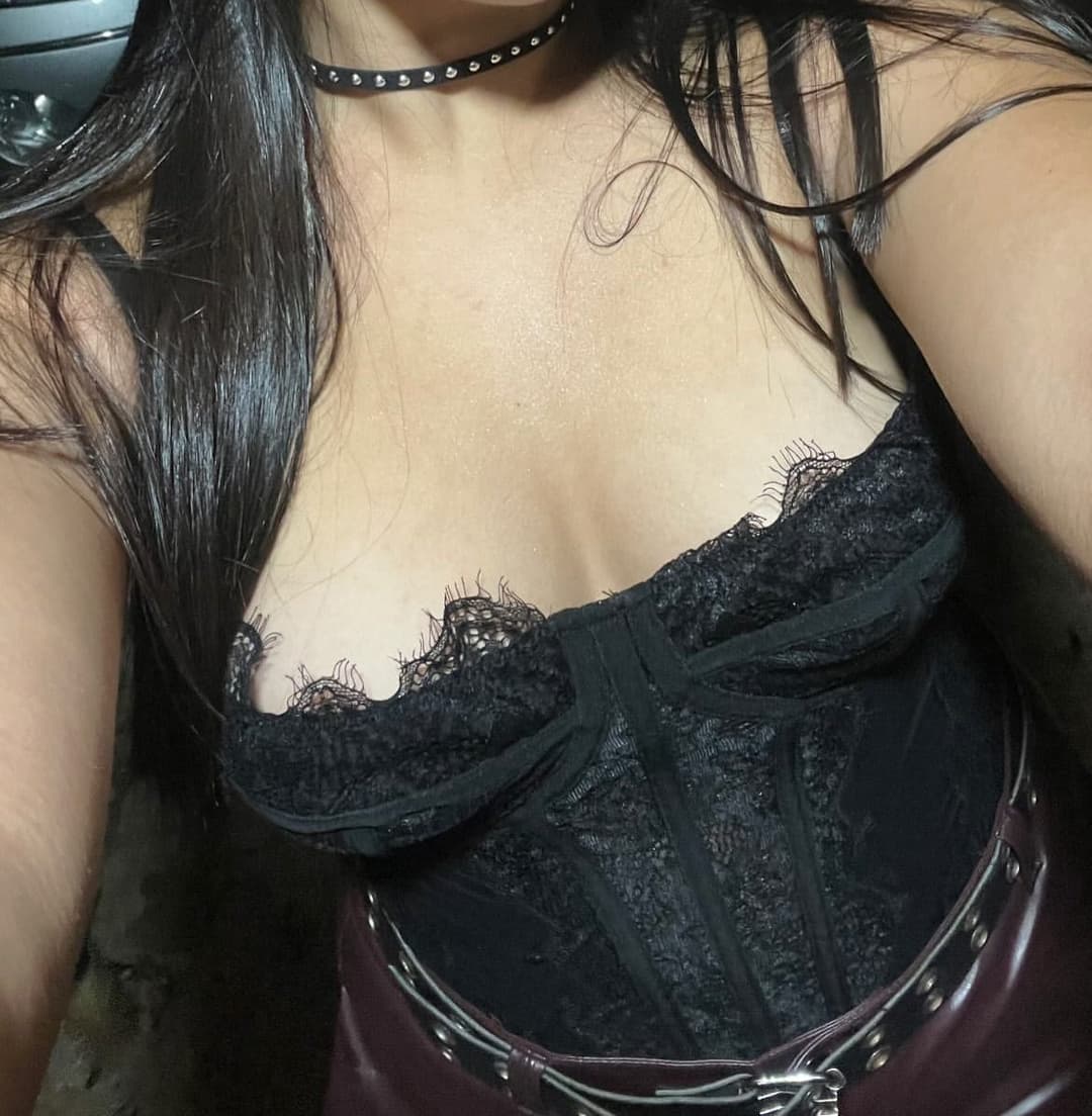 Click to view full size Lindas19??