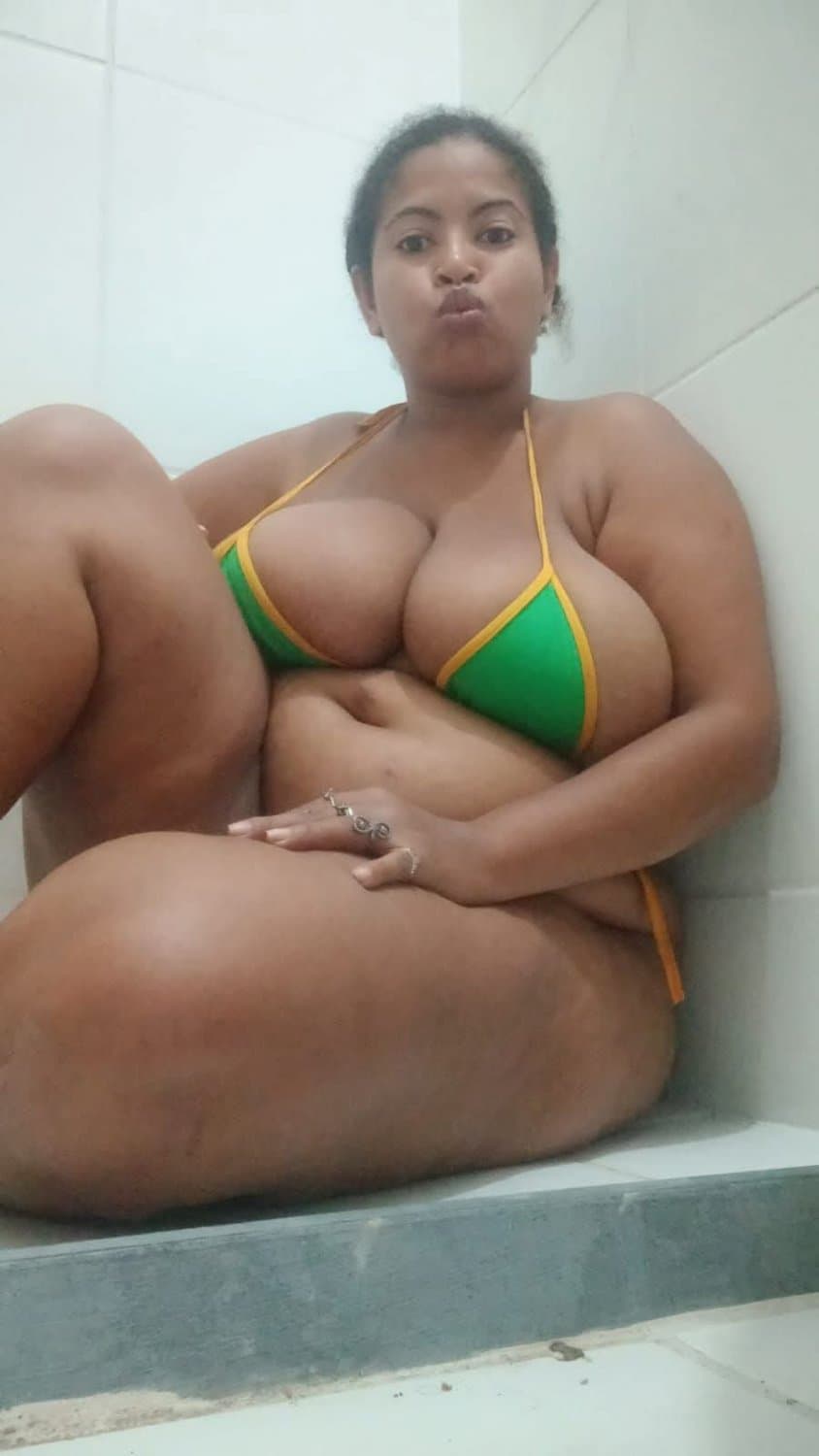 Click to view full size Gordinha tarada e safada